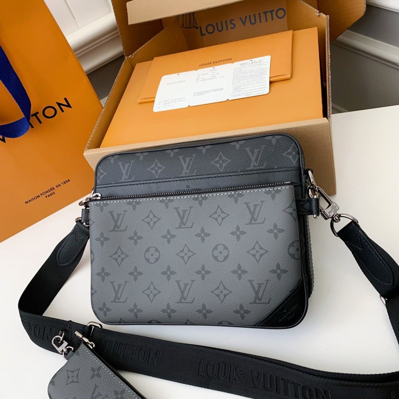 L0*is V*t0n Trio New Men’s colour-matching postman bag M69443  Size：25*18.5*7cm