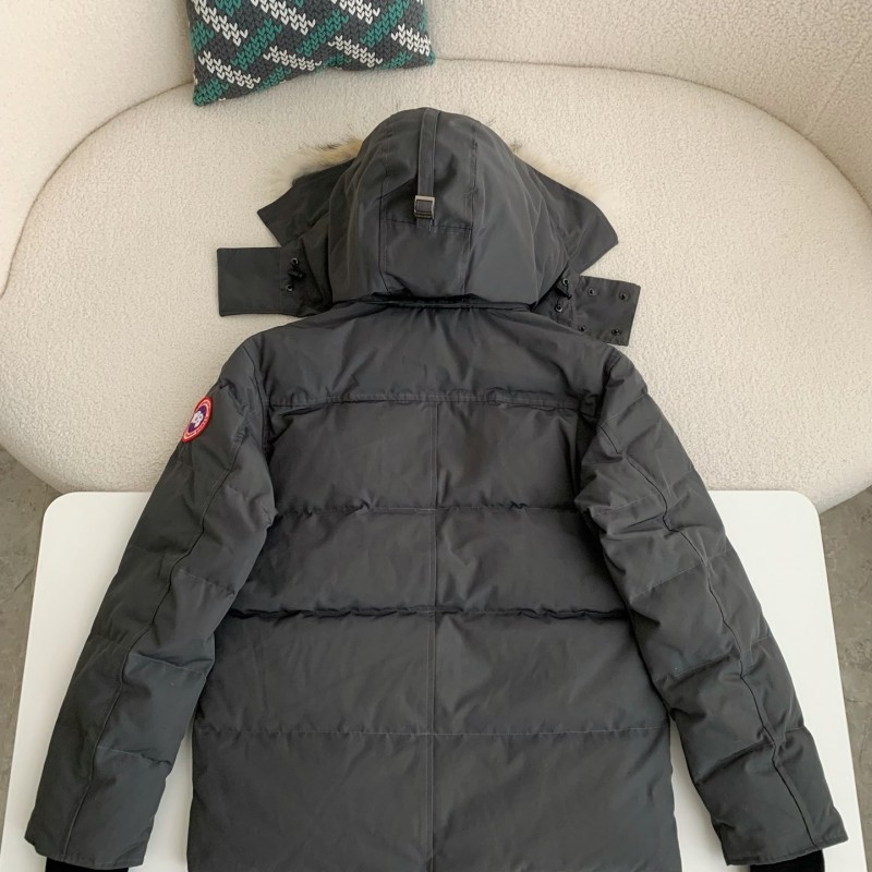 Can*a Go*e parka down jacket