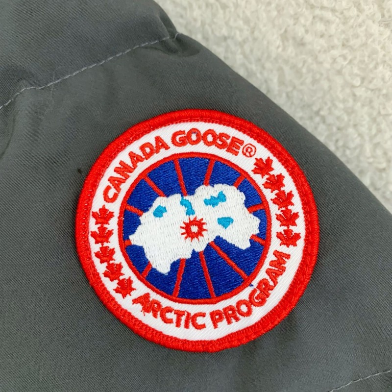 Can*a Go*e parka down jacket