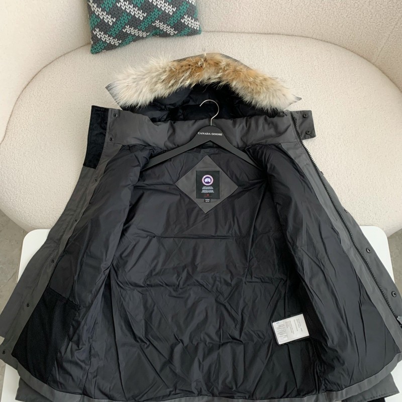 Can*a Go*e parka down jacket