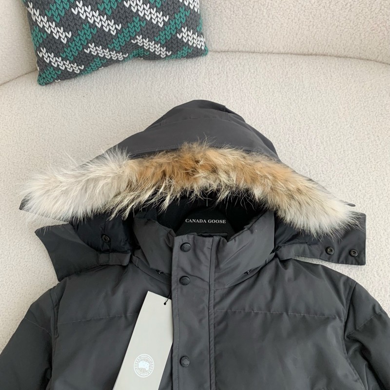 Can*a Go*e parka down jacket