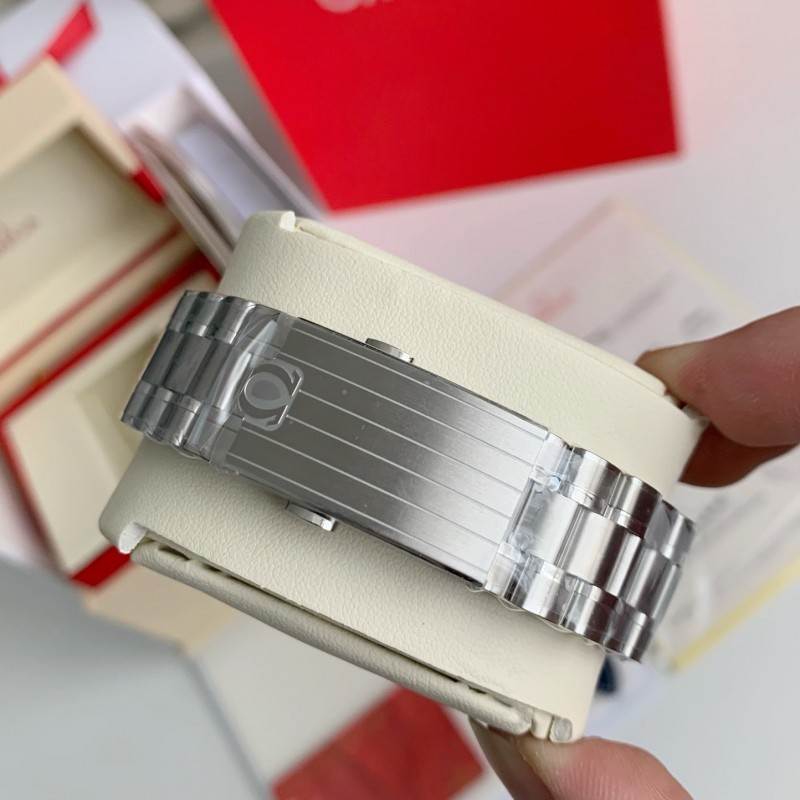 Om**a Snoopy Award 50m Waterproof Watch, 42mm