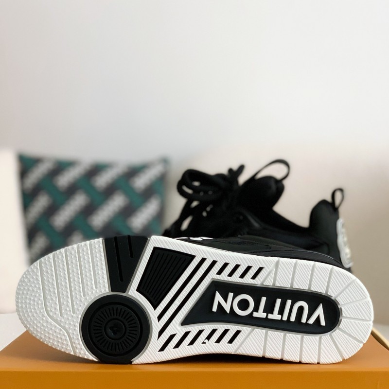 L0*is V*t0n  RUNNER TATIC  Sneakers