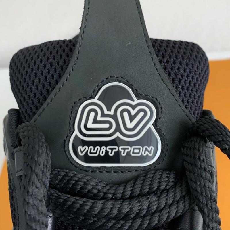 L0*is V*t0n  RUNNER TATIC  Sneakers