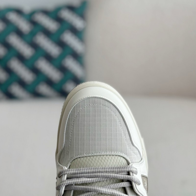 L0*is V*t0n TRAINER SNEAKERS