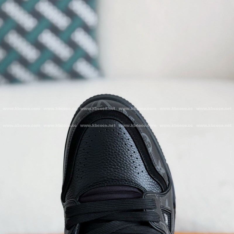 L0*is V*t0n TRAINER SNEAKERS