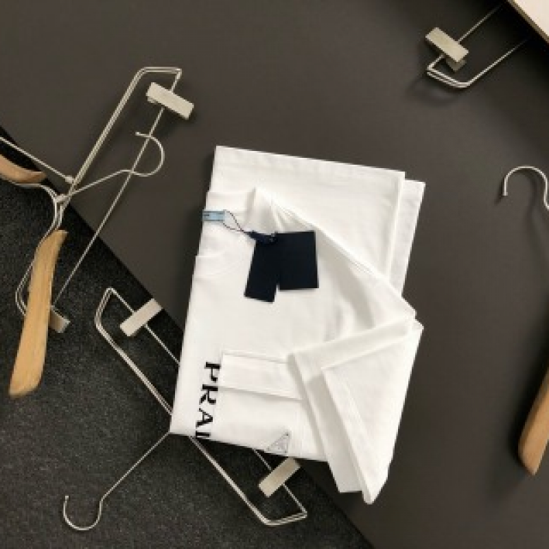 Pra*a SpringSummer White Pocket Letter Leather Fusion Metal Triangle Logo T-shirt