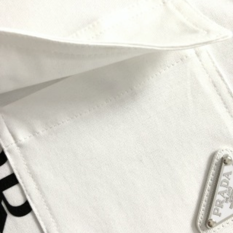 Pra*a SpringSummer White Pocket Letter Leather Fusion Metal Triangle Logo T-shirt