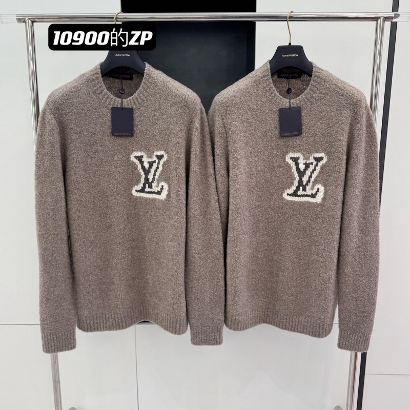 L0*is V*t0n Clothes