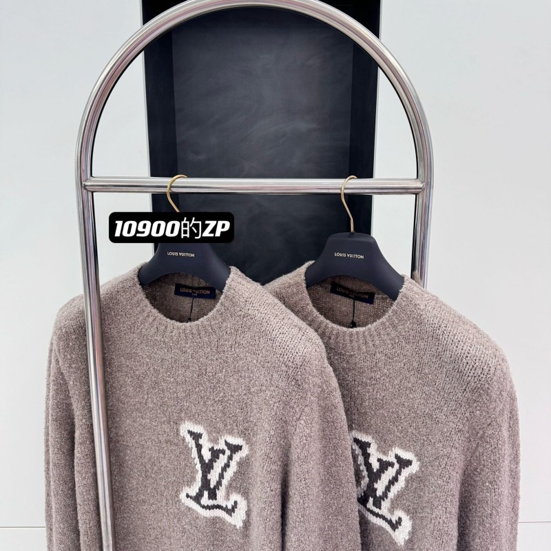 L0*is V*t0n Clothes