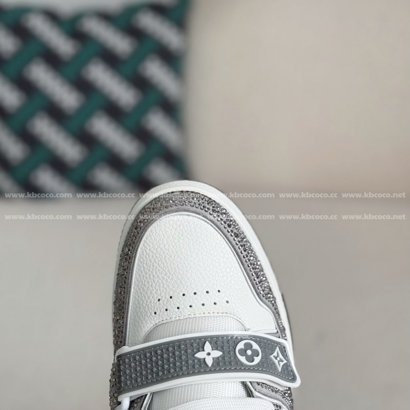 L0*is V*t0n Trainers Sneakers
