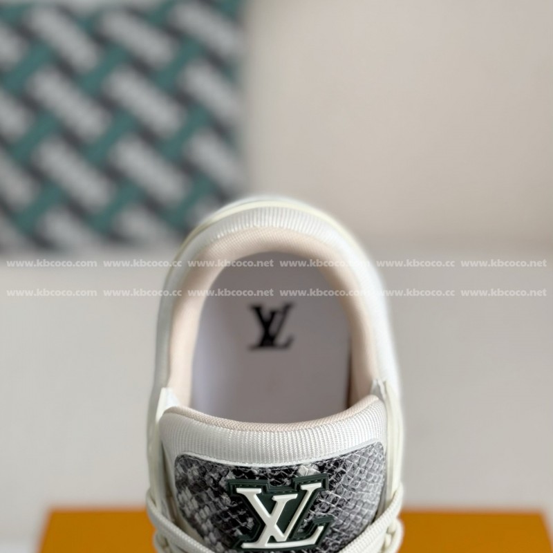 L0*is V*t0n TRAINER SNEAKERS