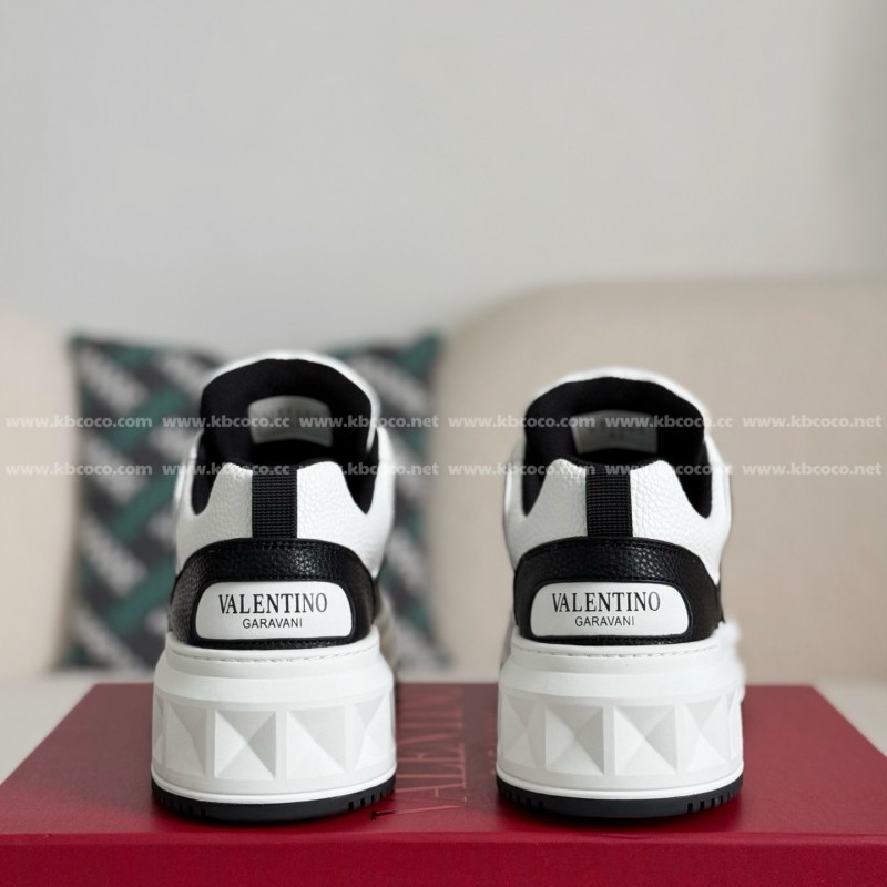 va*t*no One Stud Sneakers