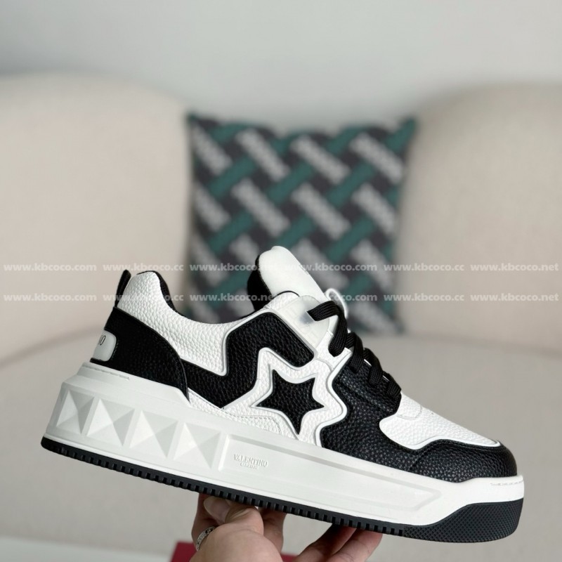 va*t*no One Stud Sneakers