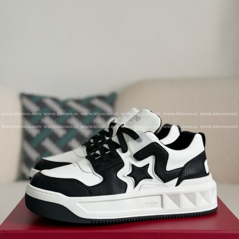 va*t*no One Stud Sneakers
