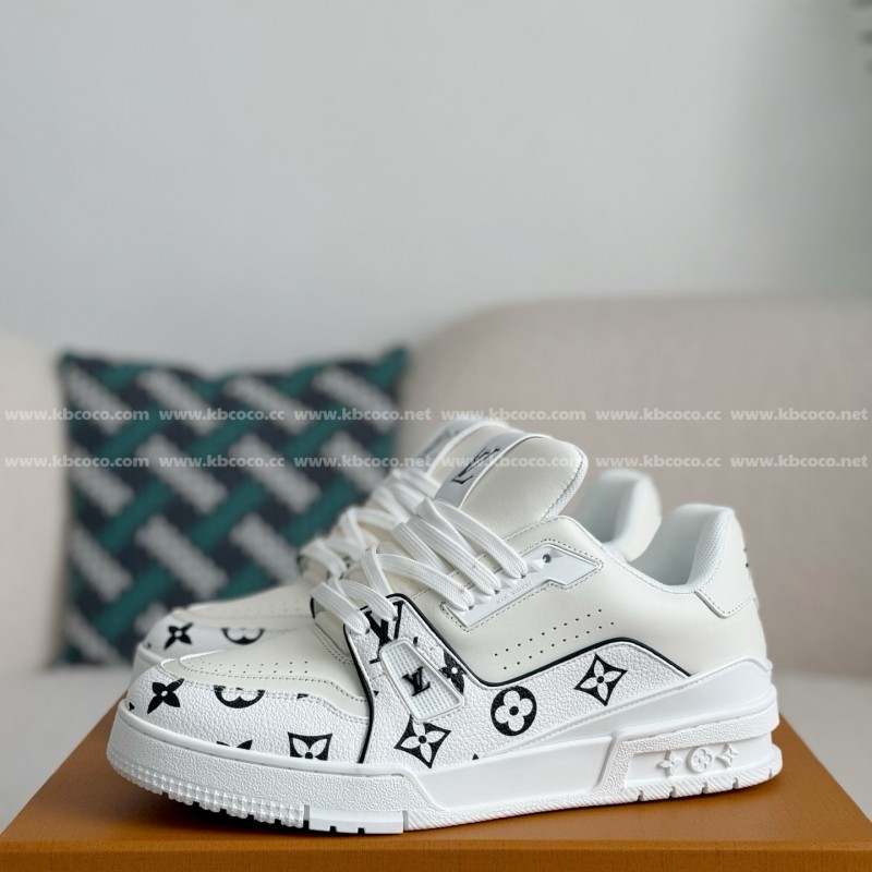 L0*is V*t0n TRAINER SNEAKERS