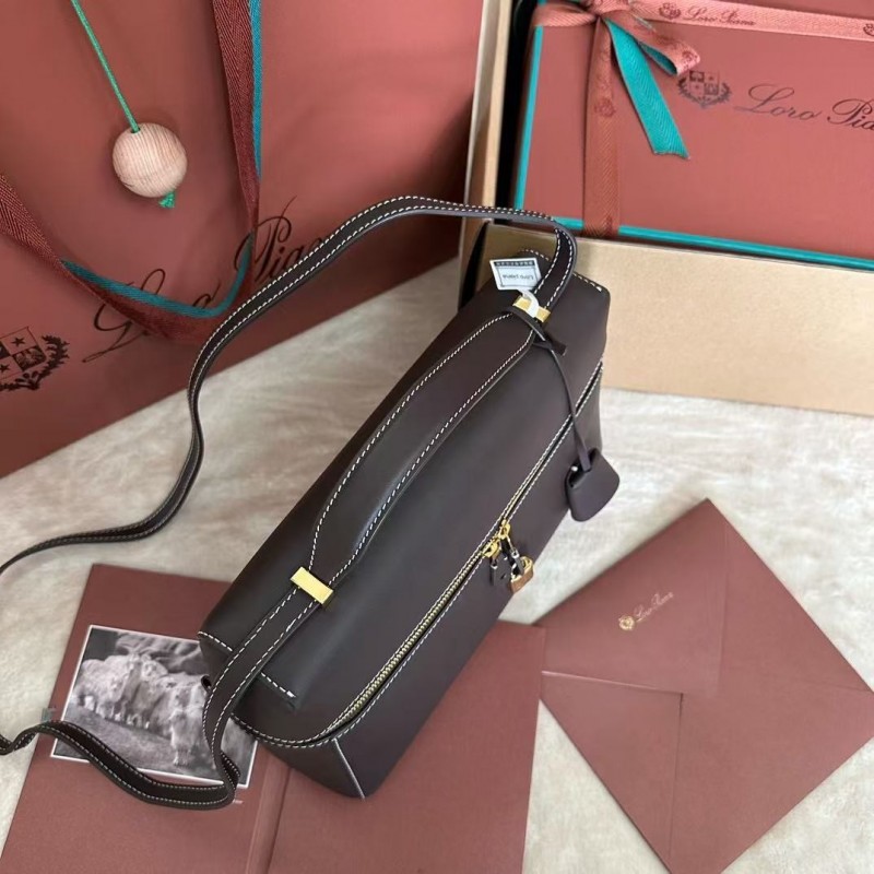 L**o p*ana new style black imported cowhide messenger bag size: 27*16*10cm