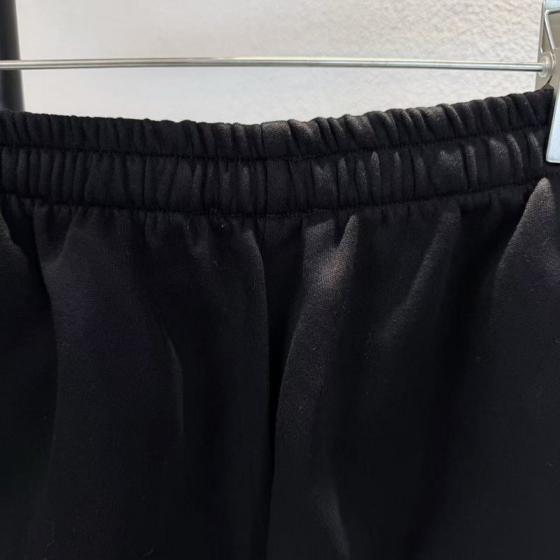 D*0r logo embroidered on the side