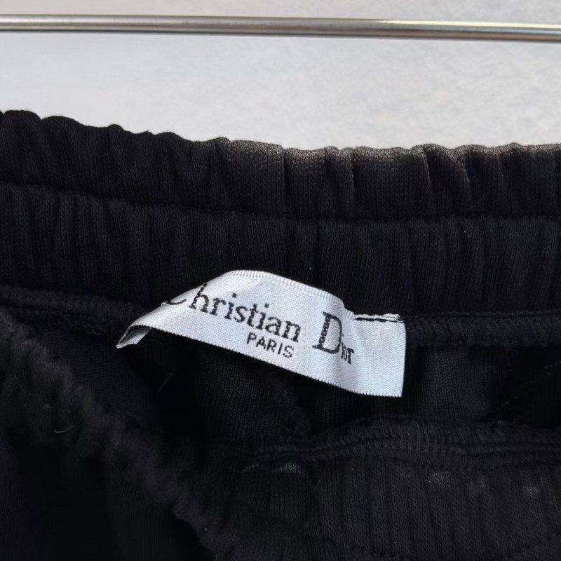 D*0r logo embroidered on the side