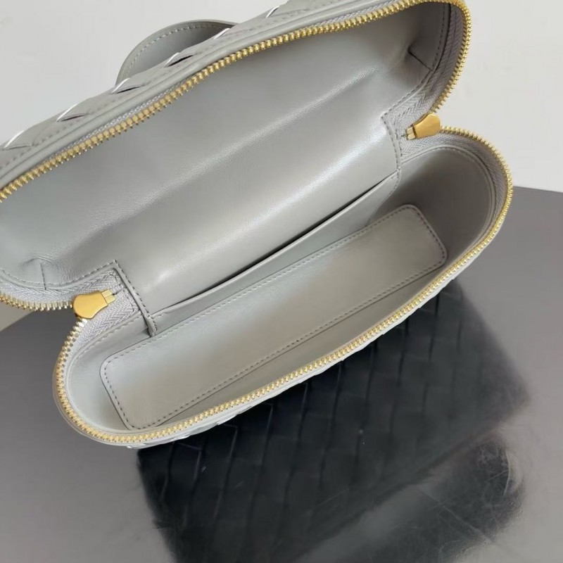 BOTTECA Ve*ne*ta uses exquisite craftsmanship intreccio weaving imported sheepskin leather Crossbody t