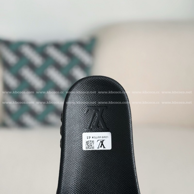 L0*is V*t0n SLIPPERS