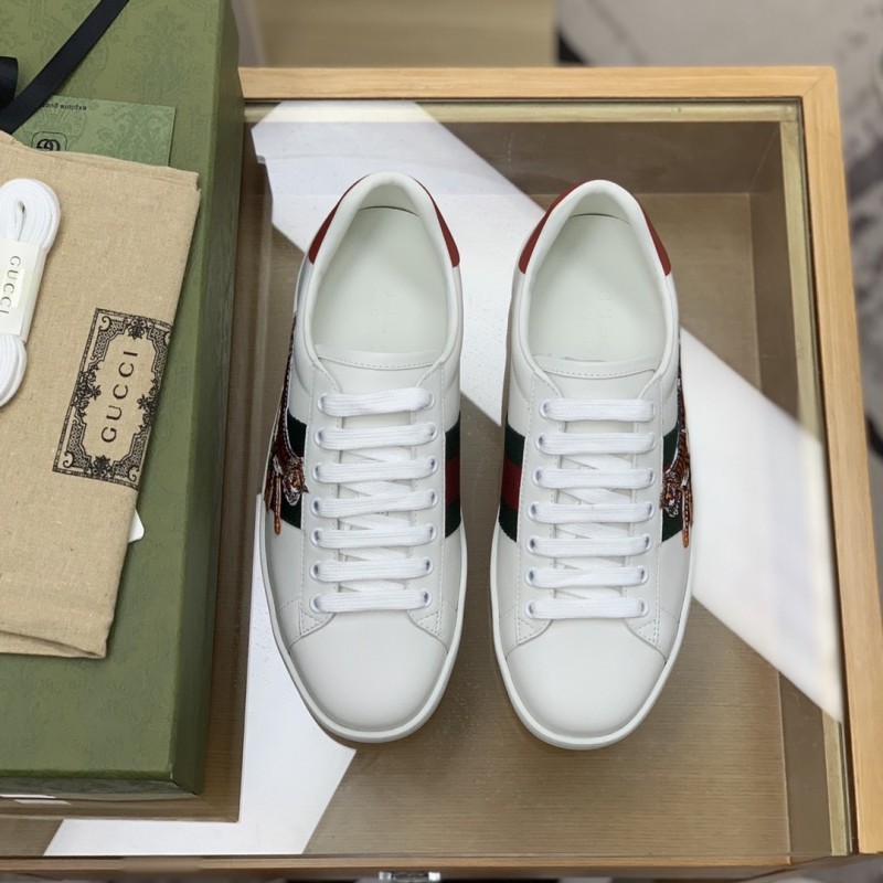 G*u*i sneakers S*pport chip phone sensing