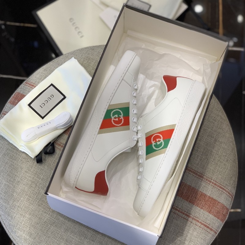 G*u*i sneakers S*pport chip phone sensing