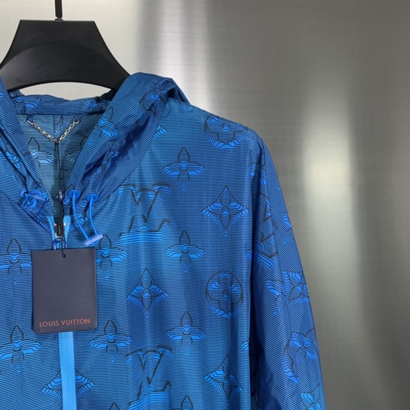 L0*is V*t0n Slightly loose functional hooded jacket