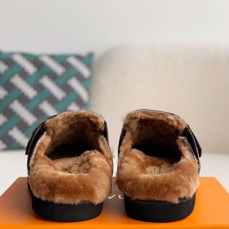 L0*is V*t0n Easy Sandals