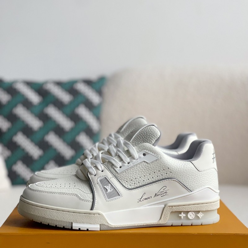L0*is V*t0n TRAINER  Sneakers