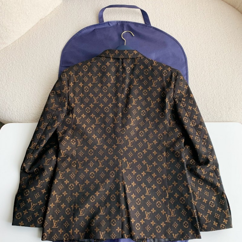 L0*is V*t0n Casual suit