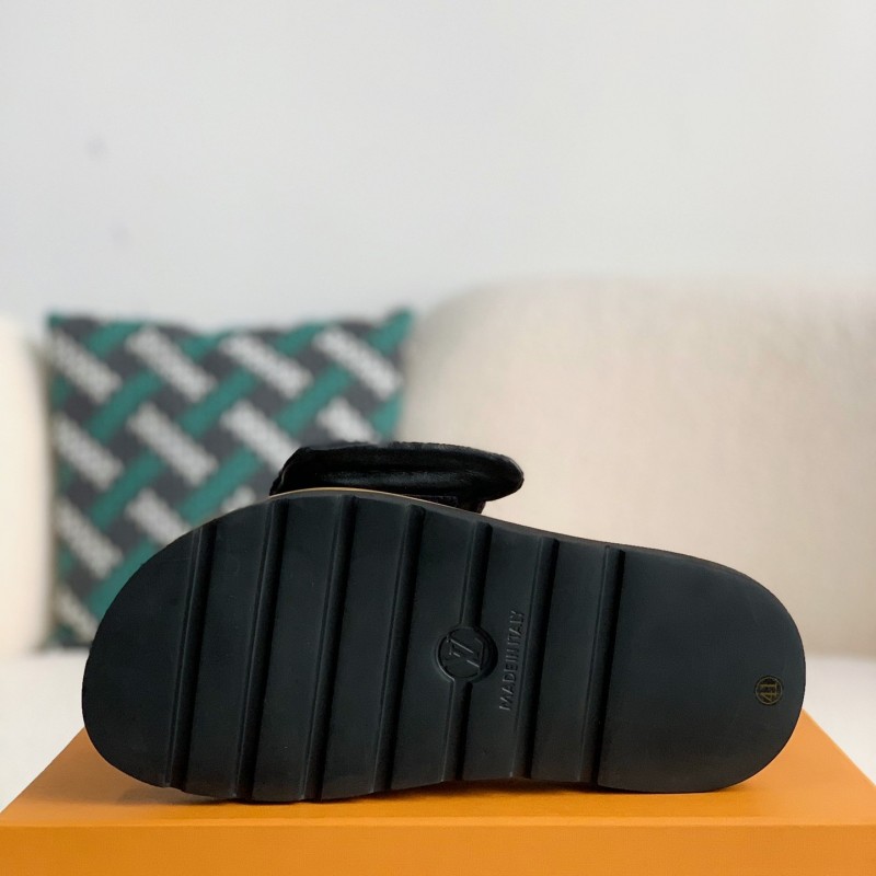 L0*is V*t0n SLIPPERS