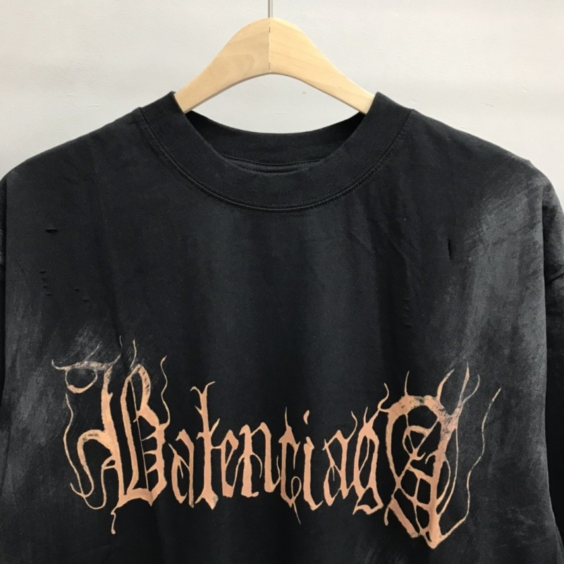 Ba*len*cia*ga Sanskrit lettering industrial paint T-shirt