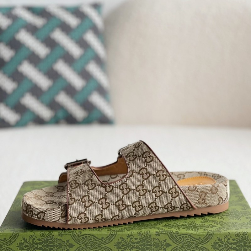 G*u*i sandals