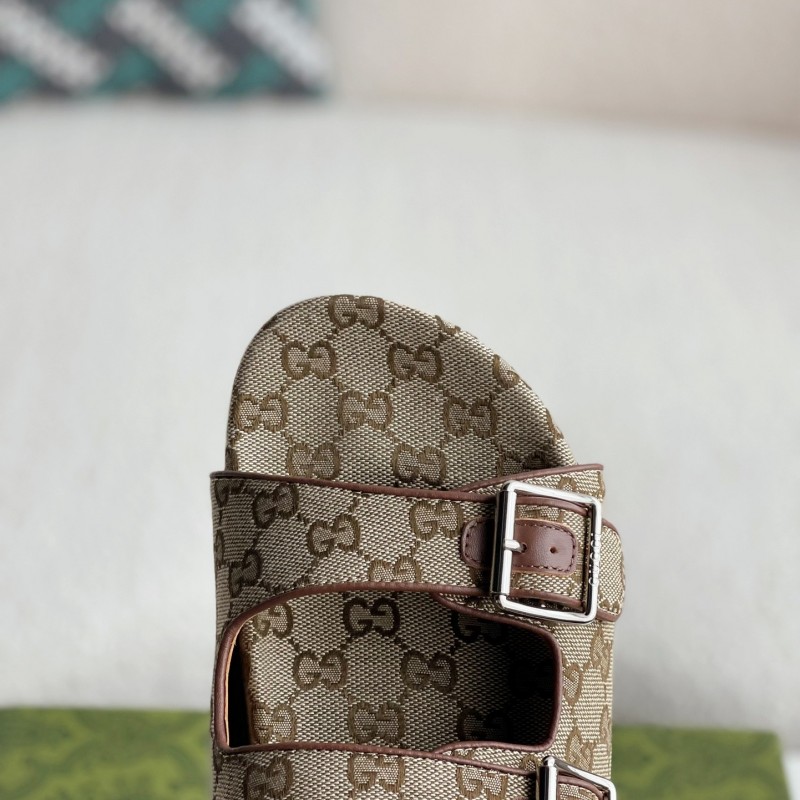G*u*i sandals