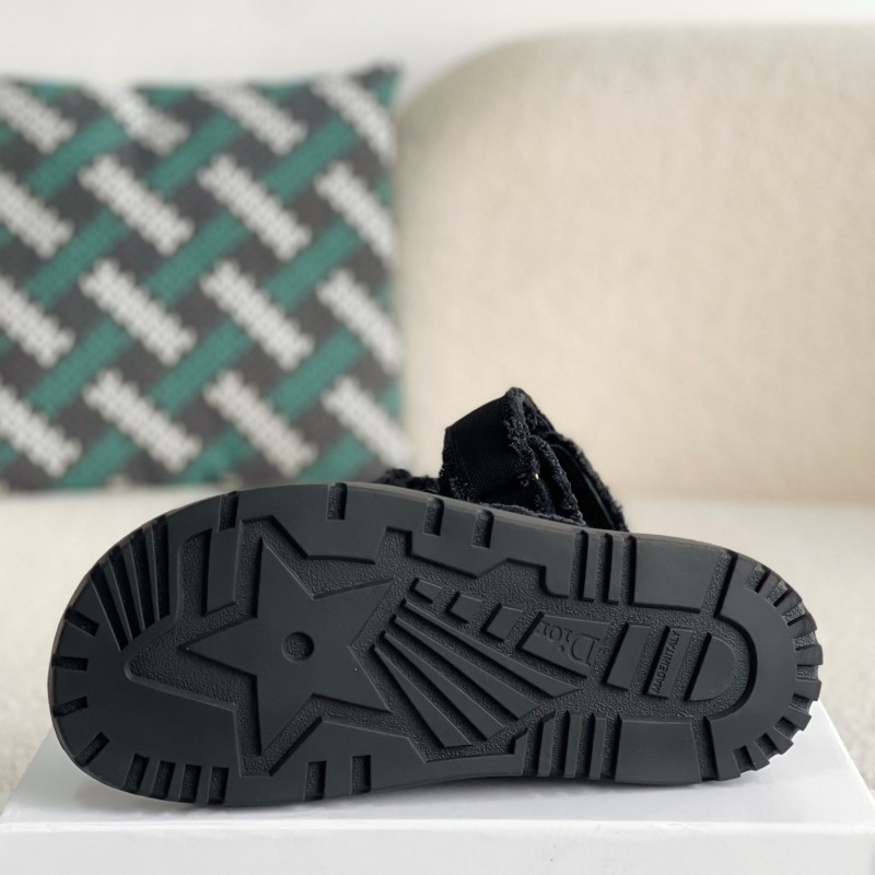 D*0r A word sandal