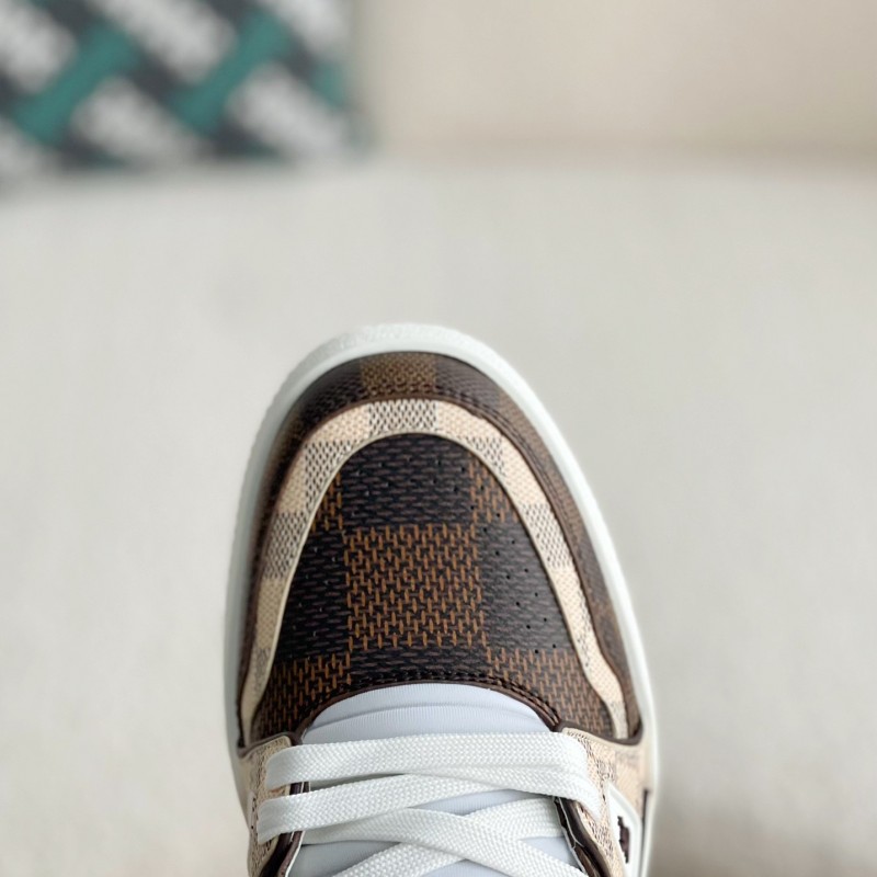 L0*is V*t0n TRAINER SNEAKERS