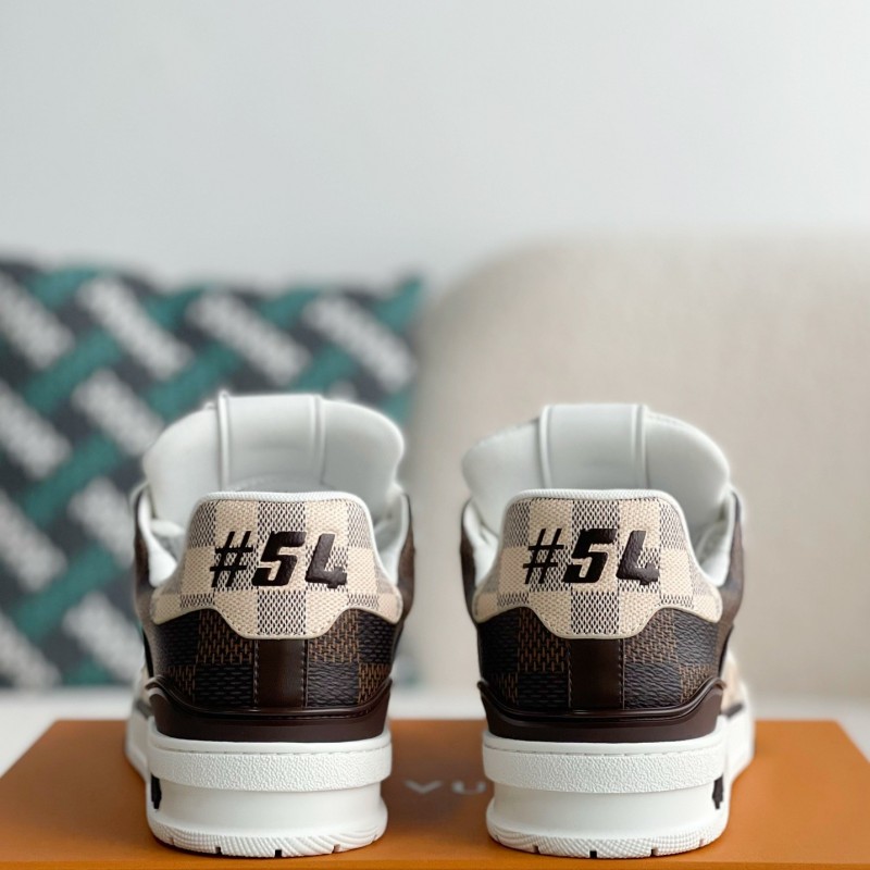 L0*is V*t0n TRAINER SNEAKERS