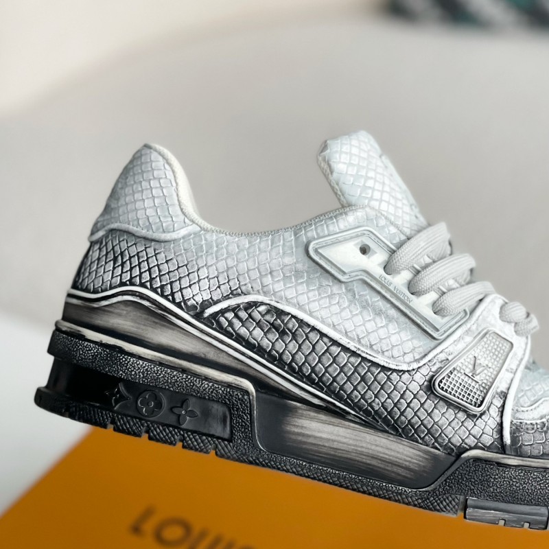 L0*is V*t0n TRAINER SNEAKERS