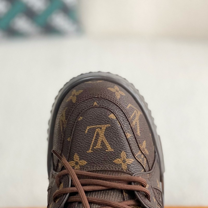 L0*is V*t0n TRAINER SNEAKERS